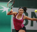 Heather Watson drives a forehand