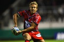 Toulon's Jonny Wilkinson looks to feed a pass