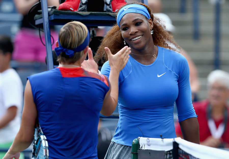 Serena Williams shakes hands with Kirsten Flipkens