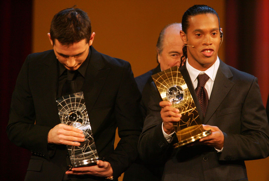 Frank Lampard stands with his award alongside Ronaldinho