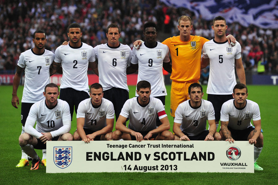 England line up ahead of kick-off