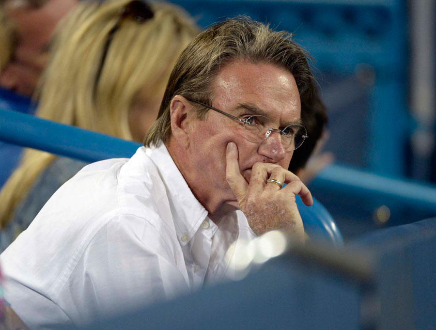 Jimmy Connors watches as Maria Sharapova slumps to defeat