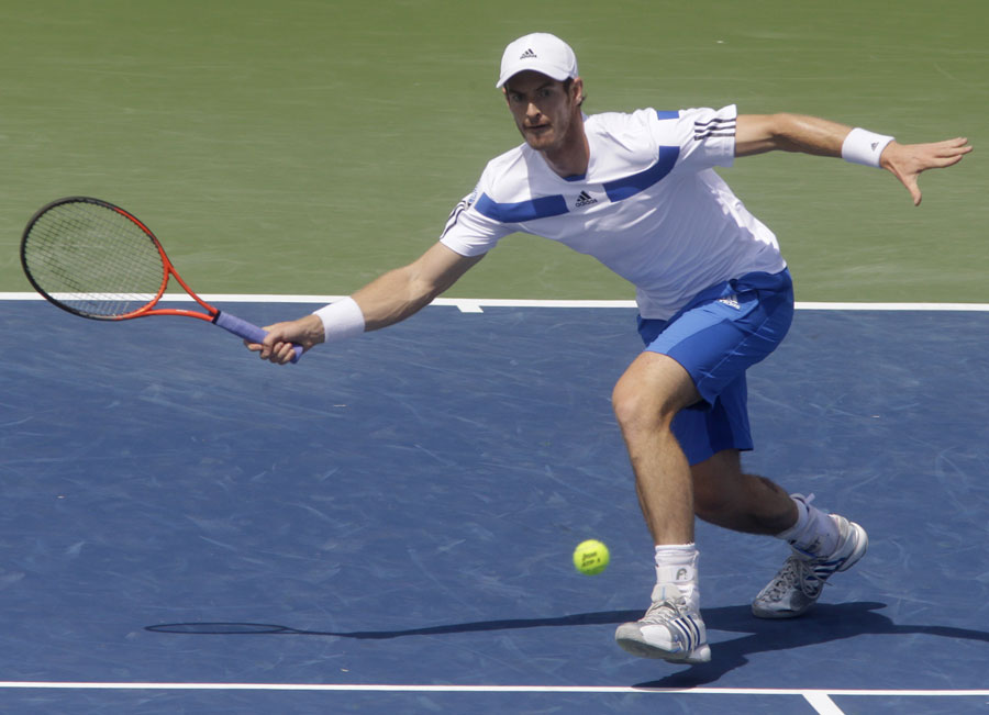 Andy Murray focuses on a forehand