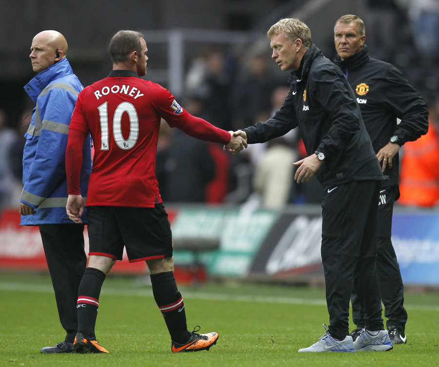 David Moyes congratulates Wayne Rooney