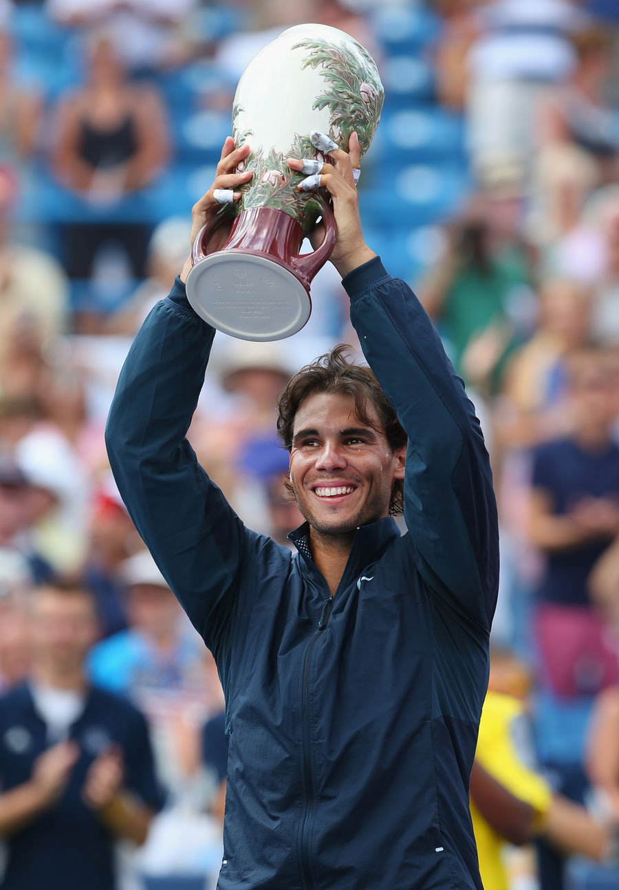 Rafael Nadal lifts the Cincinnati trophy