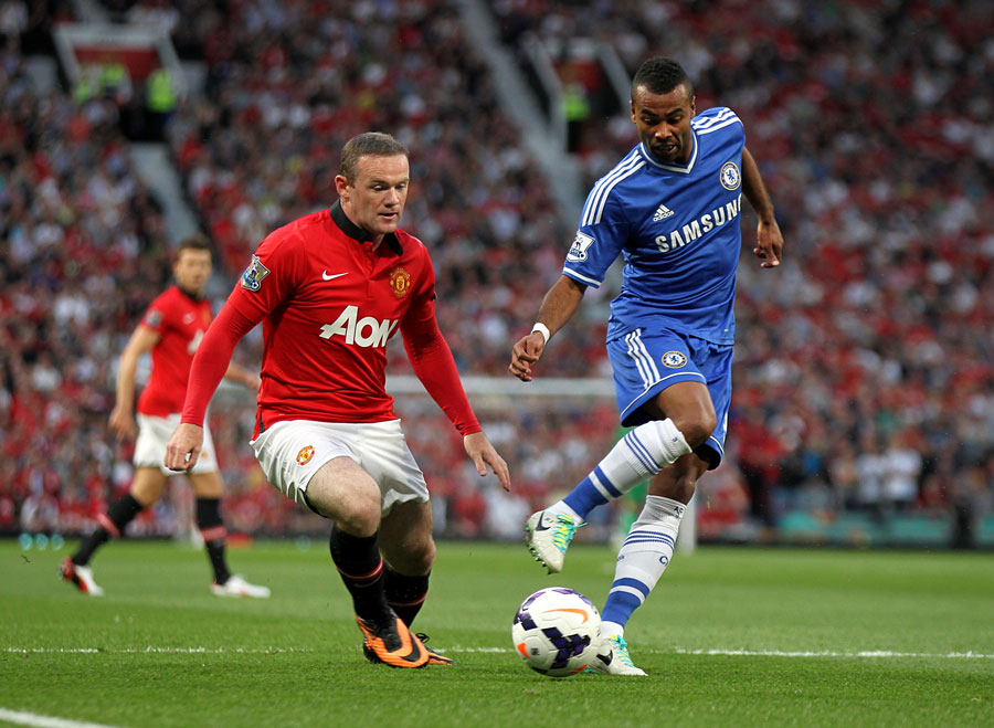 Ashley Cole and Wayne Rooney keep their eyes on the ball