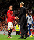 David Moyes and Wayne Rooney shake hands