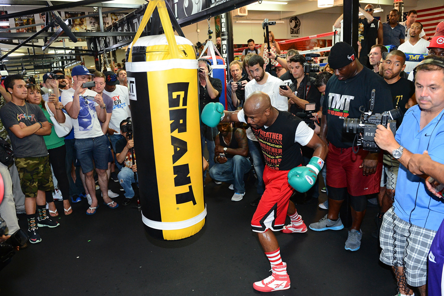 Floyd Mayweather Jr trains ahead of his bout with Saul Alvarez
