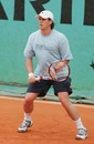 Leon Smith practices with Andy Murray