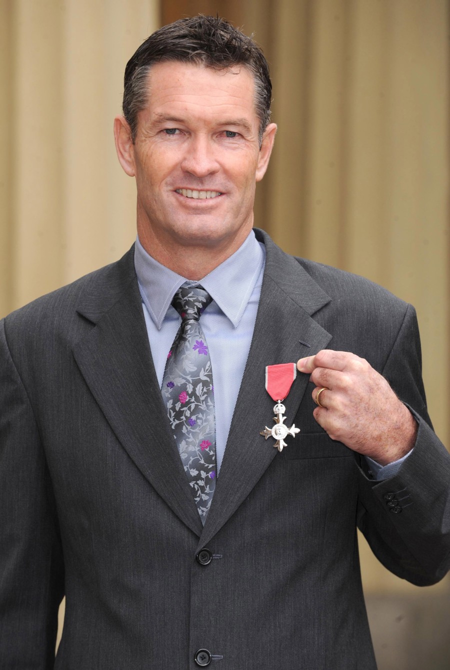 Graeme Hick with his MBE