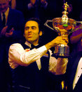 Ronnie O'Sullivan pays tribute to Ray Reardon as he lifts the 2004 World Championship trophy