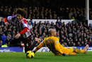 Tim Howard brings down Ki Sung-Yueng of Sunderland, receiving his first red card of his Premier League career