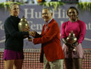 Victoria Azarenka and Serena Williams are presented with their prizes by LTA of Thailand president Suwat Liptapanlop