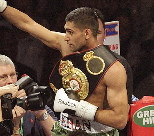 Amir Khan shares victory with his fans