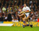 Kevin Sinfield lays the ball off