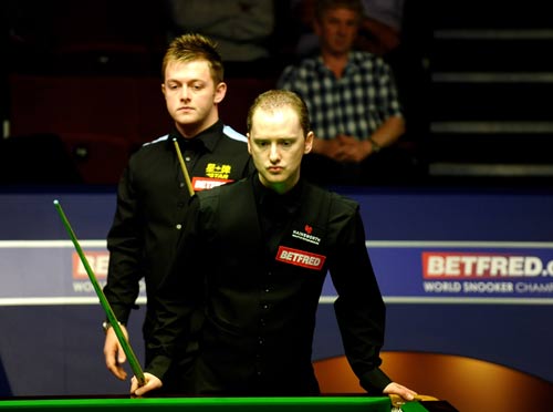 Graeme Dott sizes up the situation