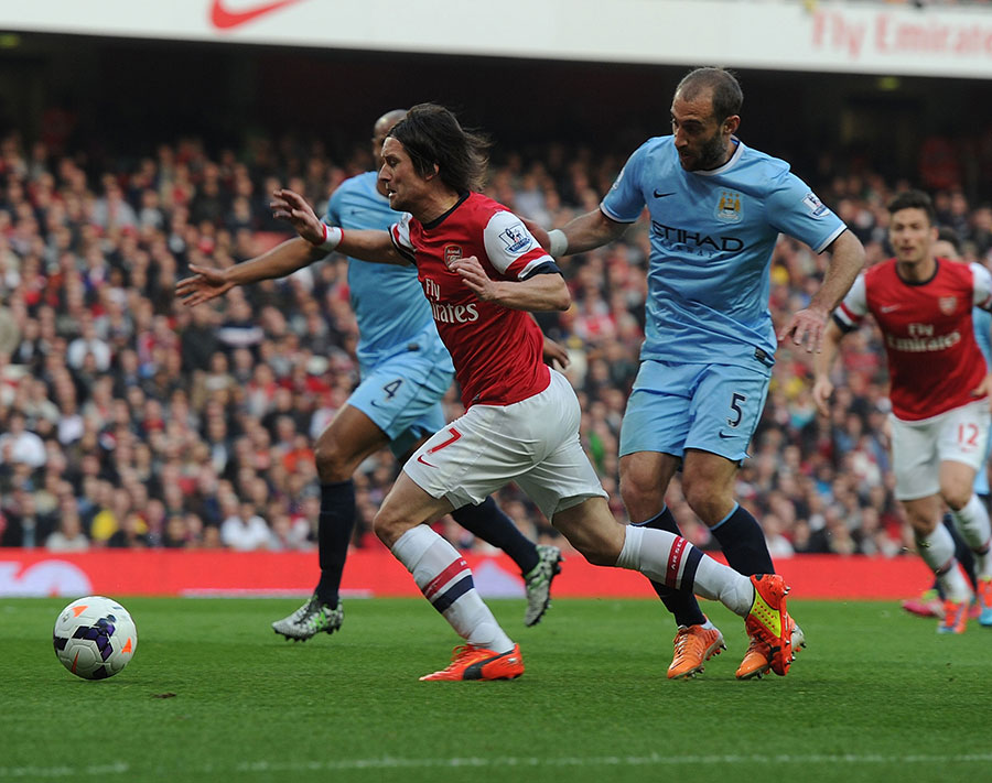 Tomas Rosicky is tripped in the box by Pablo Zabaleta