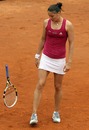 Dinara Safina drops her racket in frustration