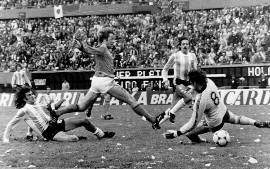 Mario Kempes scores Argentina's opening goal in the 1978 World Cup final