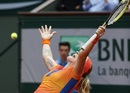 Svetlana Kuznetsova knocked out Petra Kvitova to reach the fourth round of the French Open