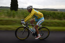 Vincenzo Nibali stayed out of trouble to retain the yellow jersey with two stages remaining
