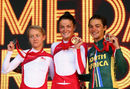 Lizzie Armitstead and Emma Pooley pose with their Commonwealth medals