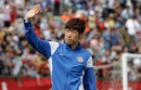 Ji-sung Park waves to the fans
