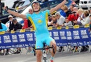 lya Davidenok celebrates at the Tour de l'Avenir