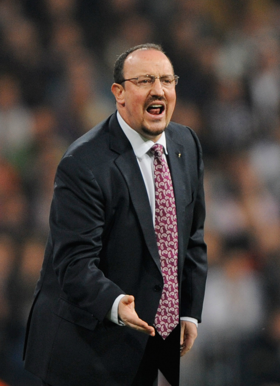 Rafael Benitez barks orders from the touchline