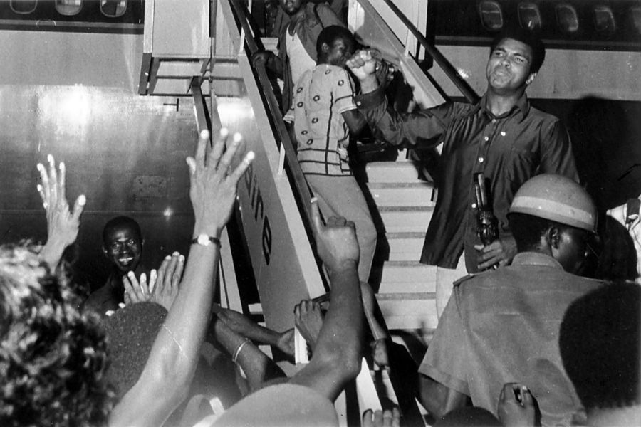 Muhammad Ali waves to a chanting crowd
