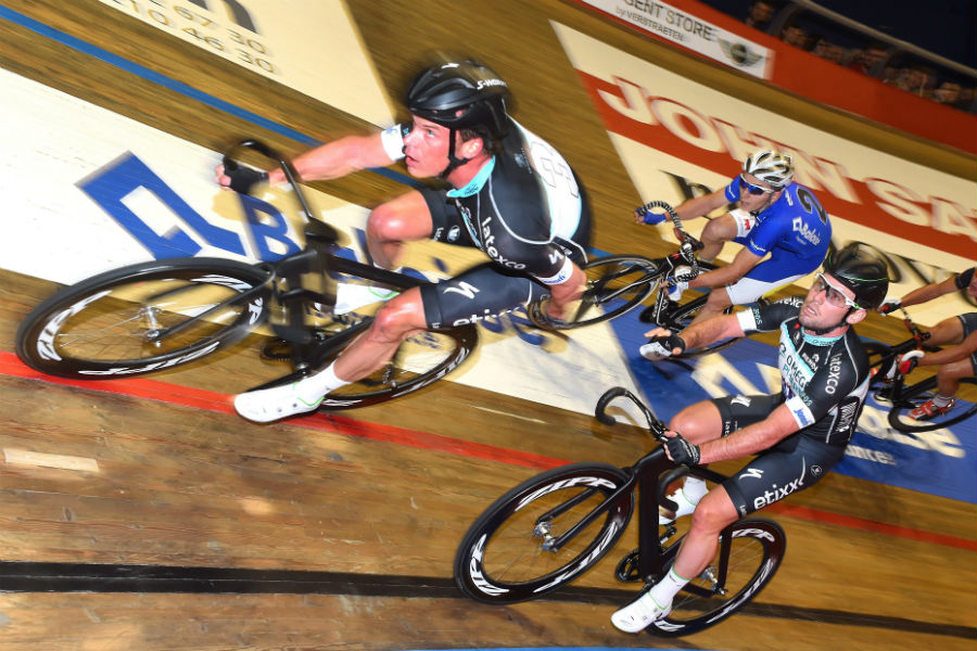 Mark Cavendish and Iljo Keisse in action