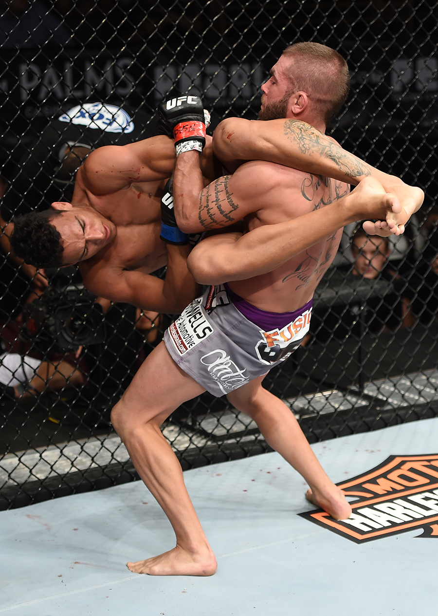 Jeremy Stephens slams Charles Oliveira in their lightweight fight