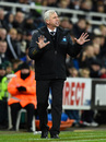Alan Pardew tells his players to calm down