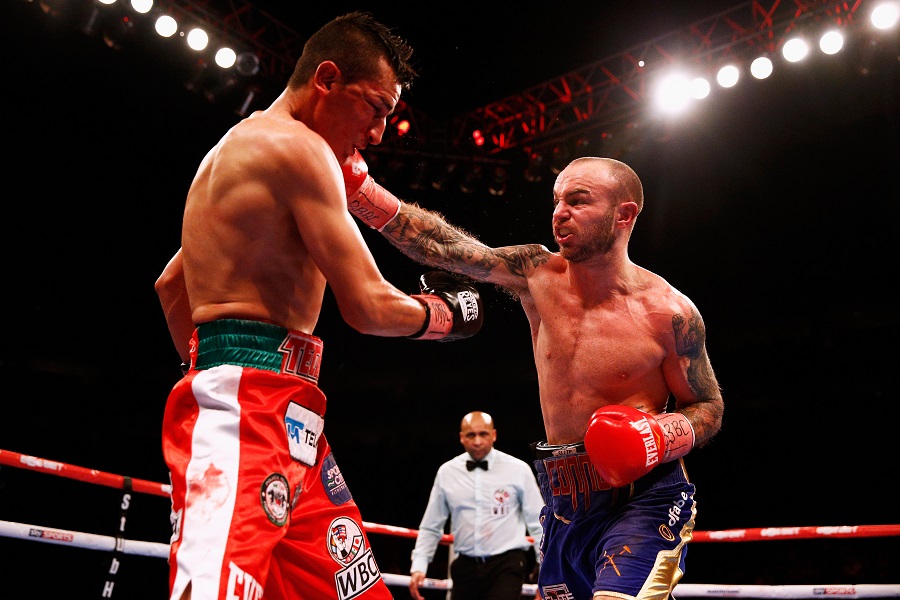 Kevin Mitchell hits Daniel Estrada with a right hook