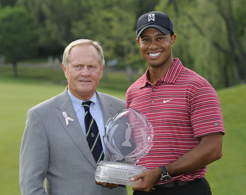 Jack Nicklaus and Tiger Woods pose with the Memorial Tournament trophy