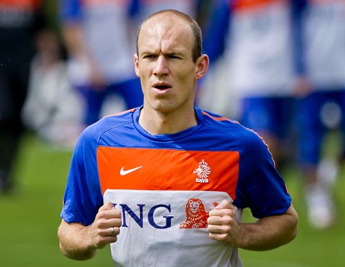 Arjen Robben trains separated from the national team