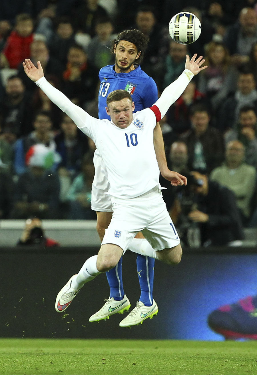 Wayne Rooney and Andrea Ranocchia battle for the ball