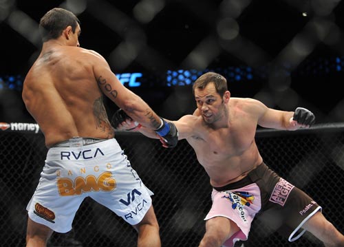 Rich Franklin lunges at Vitor Belfort, UFC 103
