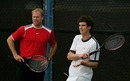 Mark Petchey watches Andy Murray train 